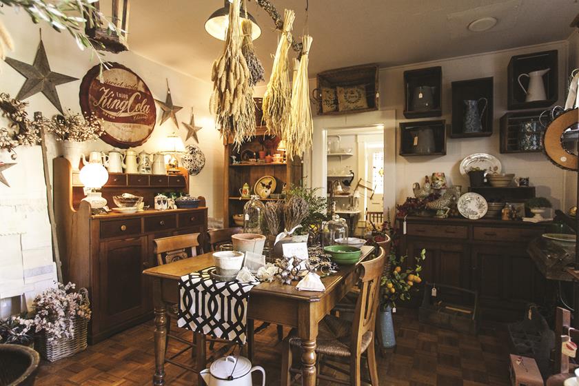 2015 - ANTIQUE COTTAGE - RC - QU8B0174 (Copy)